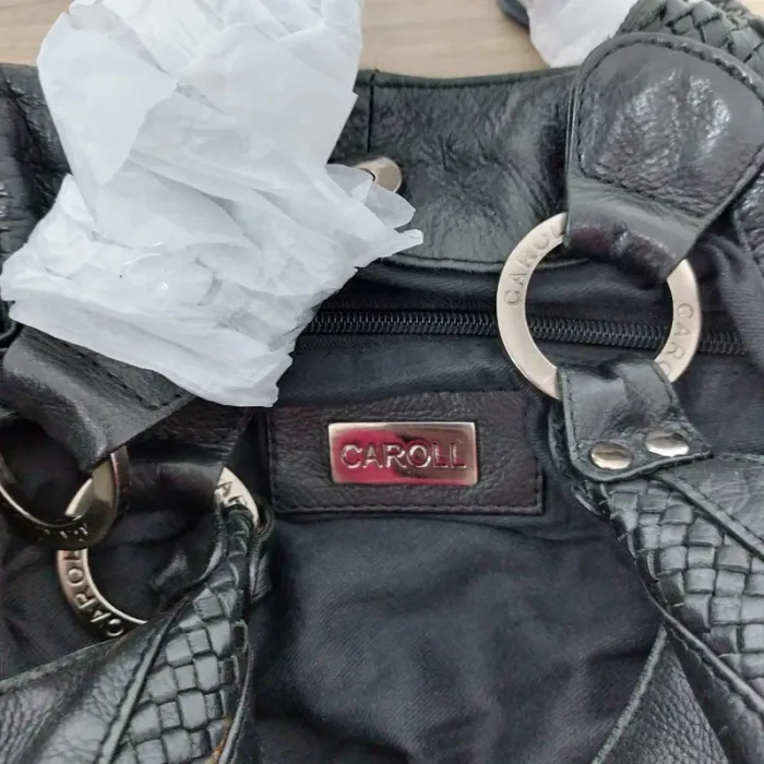 Sac porté épaule en cuir  Caroll, lanière en daim un peu abimé, 30x25cm - photo numéro 3