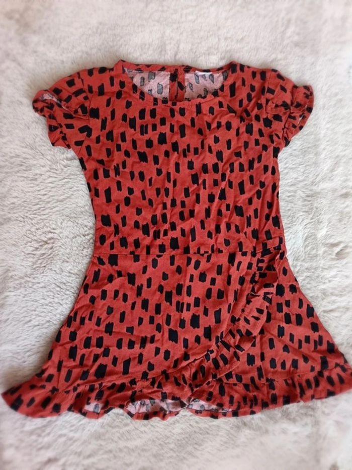 Robe volants neuve