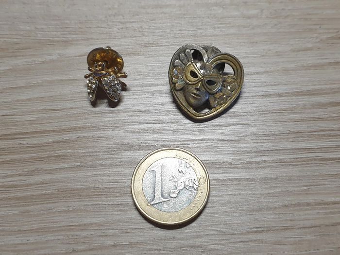 Lot 2 Magnifiques pin's vintage