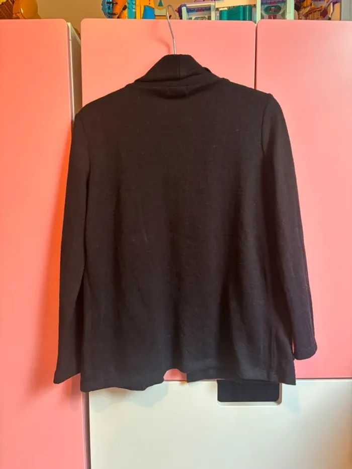 Gilet noir Gemo 8 ans - porté 1 fois - photo numéro 2