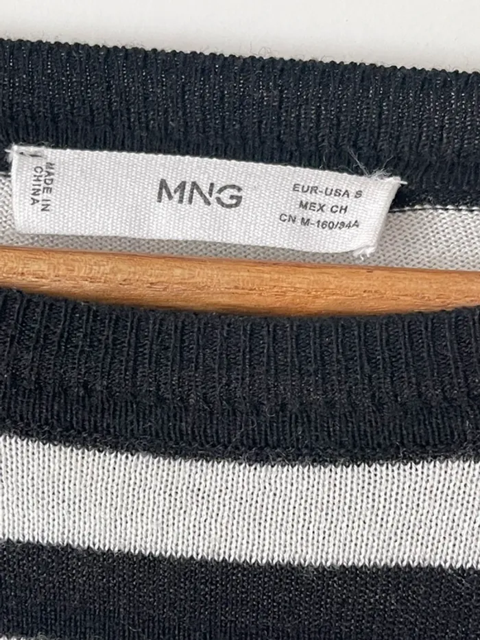 Joli petit pull ample à maille fine avec rayures noires et blanches Mango (MNG) taille S - photo numéro 3