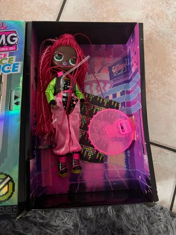 Poupée lol omg dance virtuelle