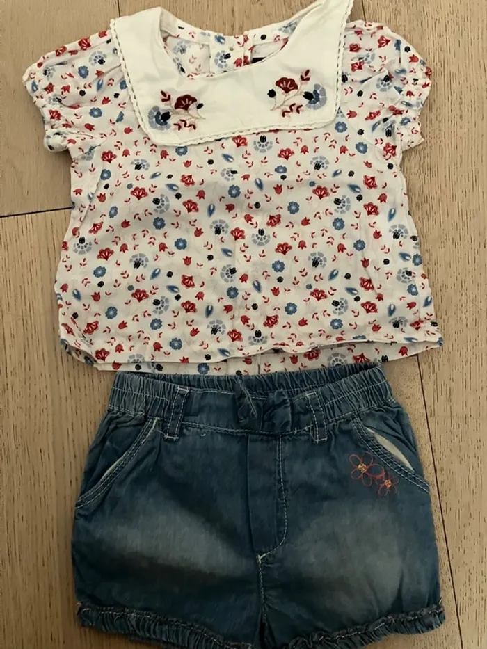 jolie ensemble blouse blanche MC 6 mois Sergent Major + short