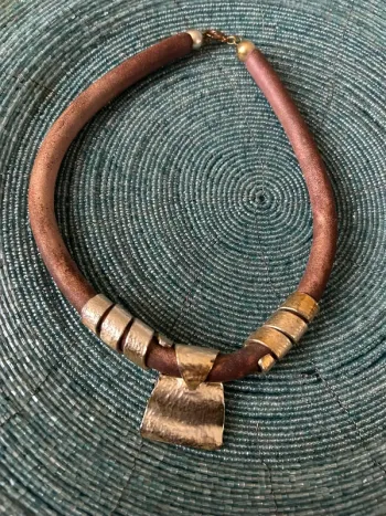 Bijoux ancien, collier marron et doré femme rares