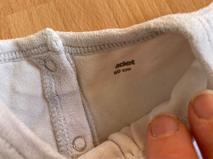 Beau pyjama en velours 1 pièce/grenouillère grise Vertbaudet T. 3 mois/60 cm fille TBE - photo numéro 8