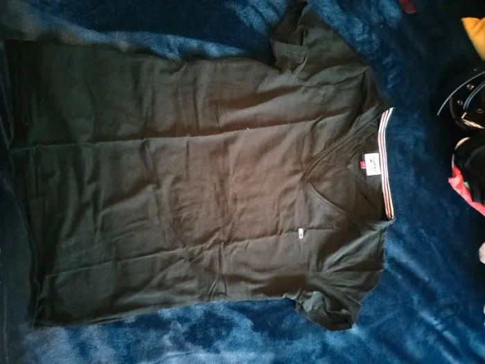 Tee shirt