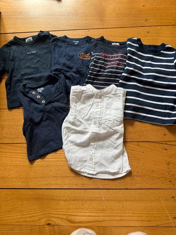 T- shirt manches longues en très bon état taille 6 mois