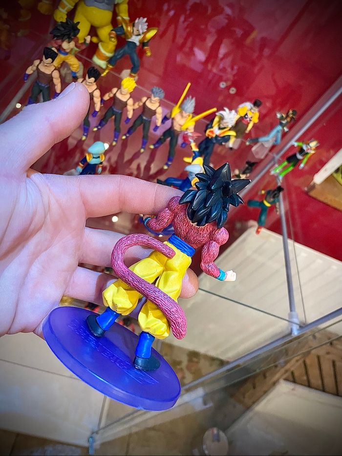 Figurine dragon ball Goku ssj4 - photo numéro 2
