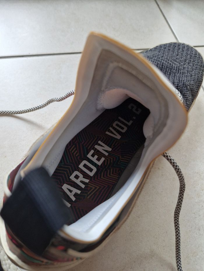 Chaussures de basket Harden volume 2 Adidas taille 47 1/2 - photo numéro 3