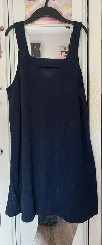 Robe salopette en velours côtelé bleu marine