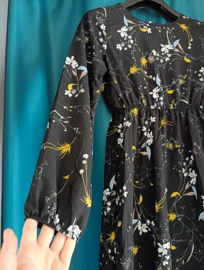 Robe noire longue légère fleuri taille M neuve - photo numéro 2