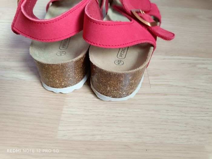 Nu-pieds rouge en cuir neufs " Damart" Piedical p.37 - photo numéro 4