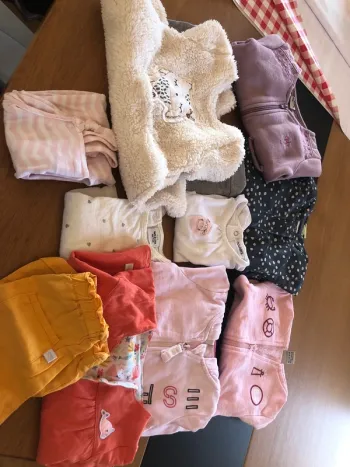 Lot de vêtements bébé fille 6 mois au 24 mois