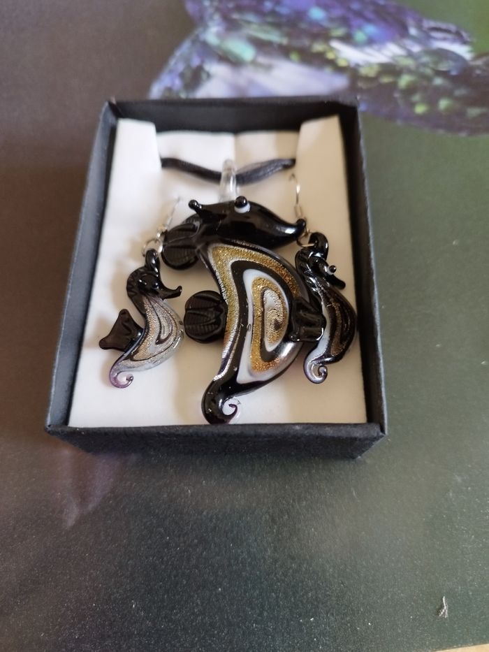 Parure collier plus boucle d'oreille d'inspiration Murano