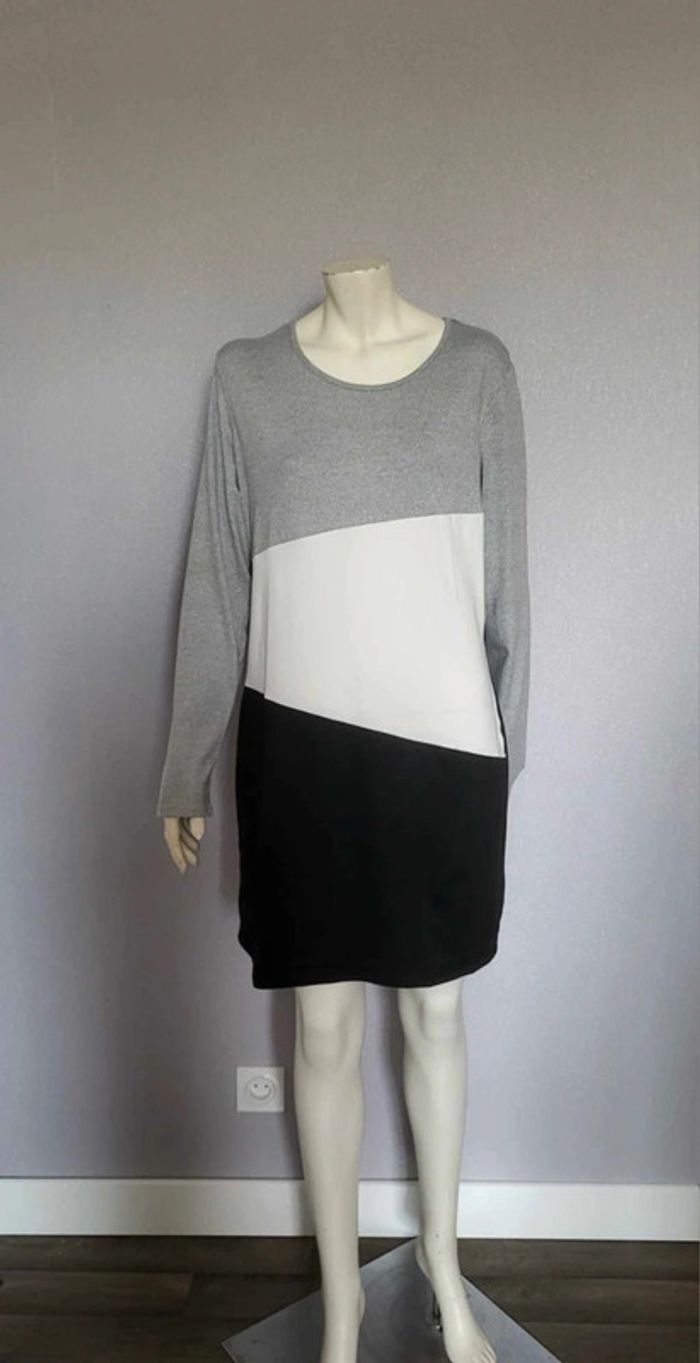 Robe demi saison neuve XXL. - photo numéro 3