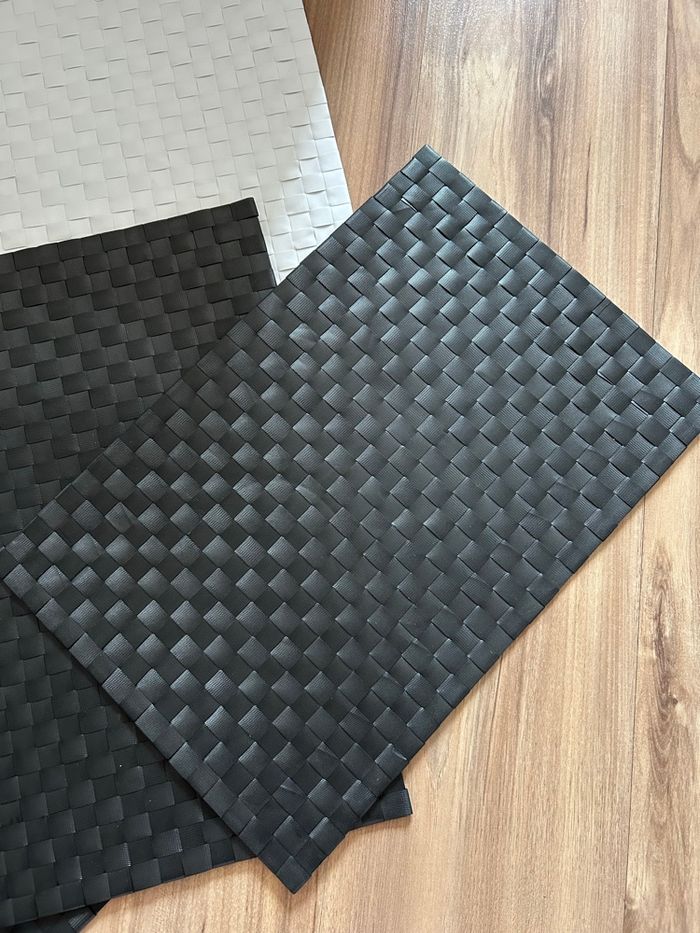 Lot de 8 dessous d’assiettes noirs et blancs - photo numéro 4