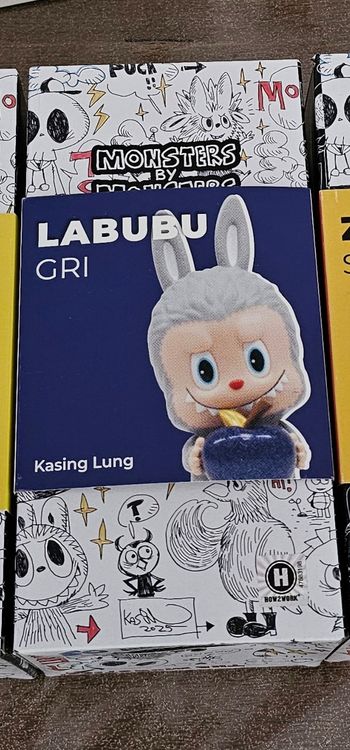 Labubu gri