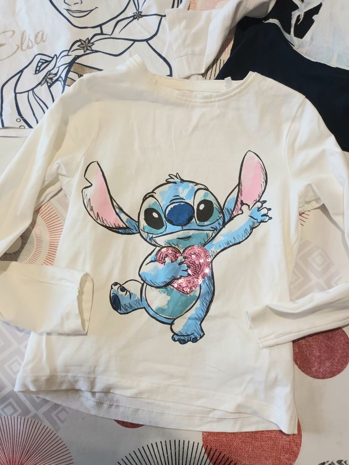 Lot 3 t-shirts Taille 6 ans dont Neuf Stitch Reine des neiges - photo numéro 3