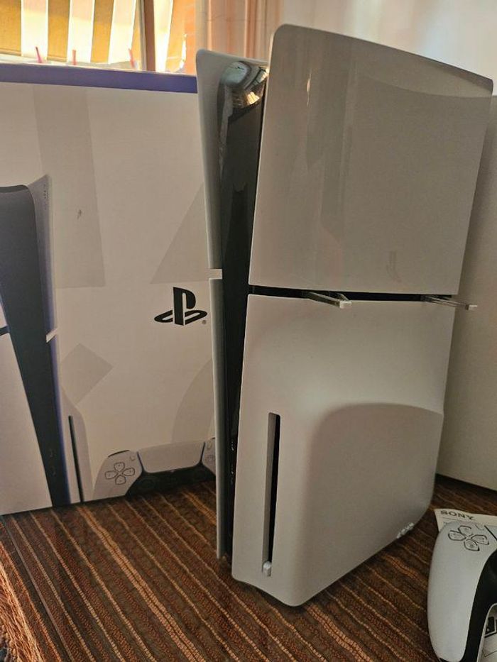 PlayStation 5 Slim 1 To en blanc.