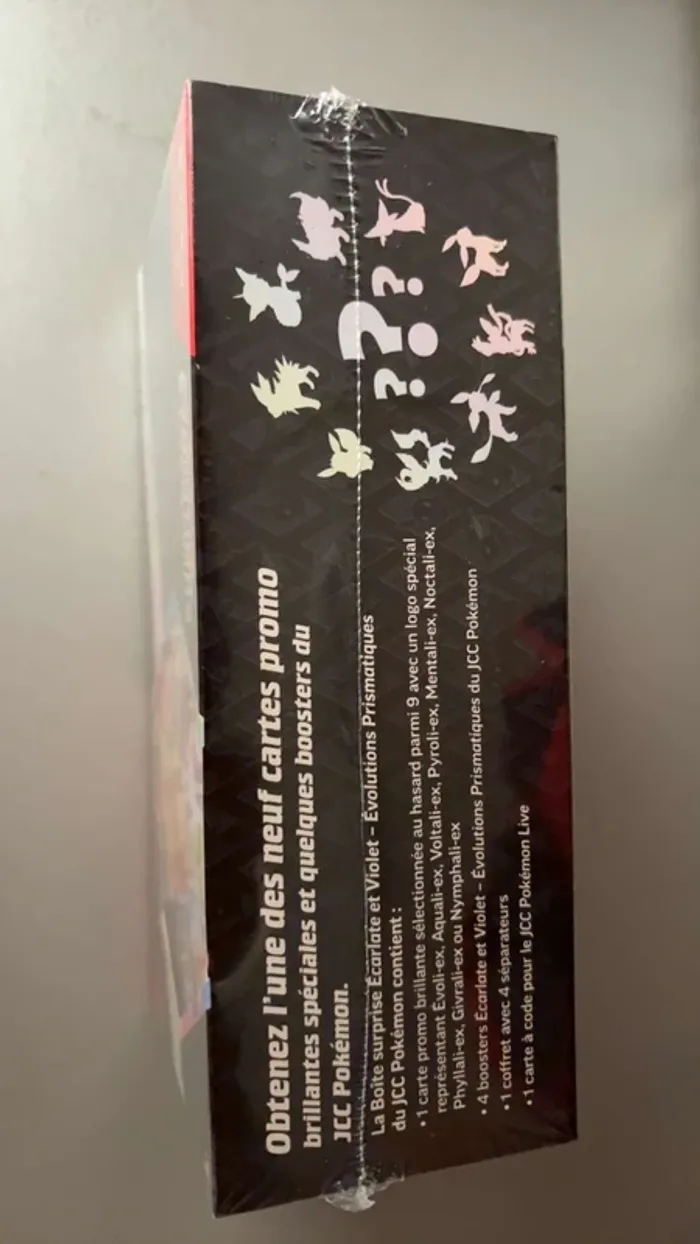 Pokémon Évolutions Prismatiques Box Surprise - photo numéro 2