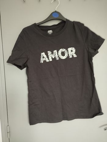 Tee shirt neuf jamais porté taille M marque Kiabi 