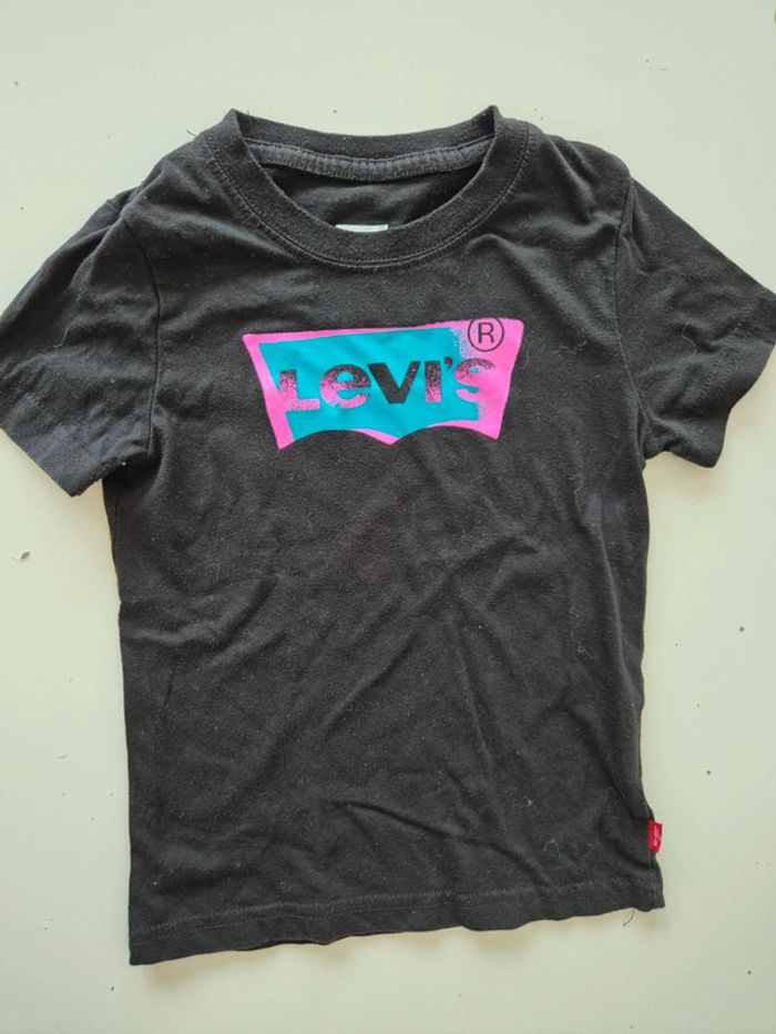 Tee shirt levis