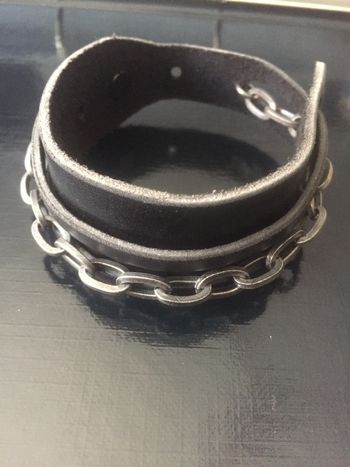 Bracelet en cuir noir