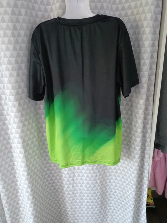 T-shirt XL neuf - photo numéro 2