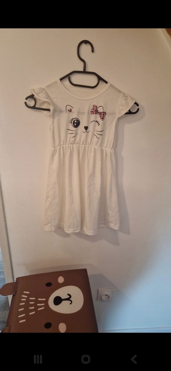 Lot 3 robes