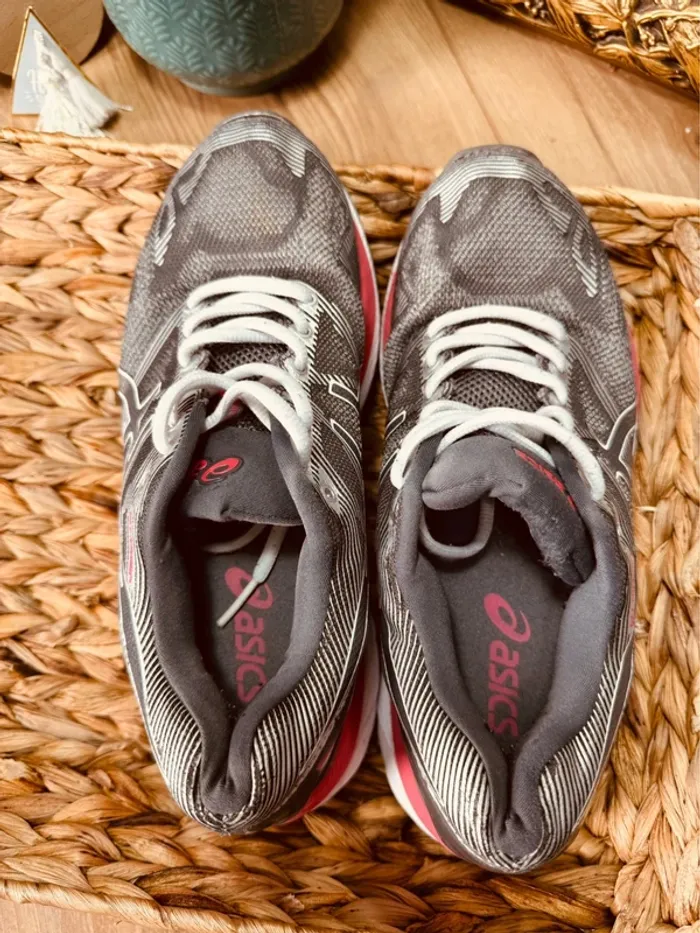 Pointure 37,5 baskets running femme ASICS grises et rose 🩷 - photo numéro 9