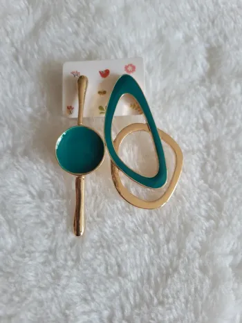 Boucles asymetriques doré et email