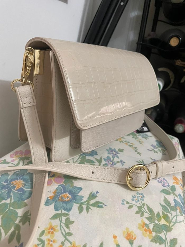 Valeur neuve 75€ sac à bandoulière galerie lafayette effet croco