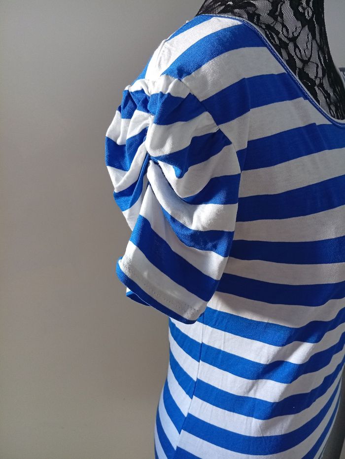 Joli tee-shirt avec p'tite dentelle à l' arrière - photo numéro 4