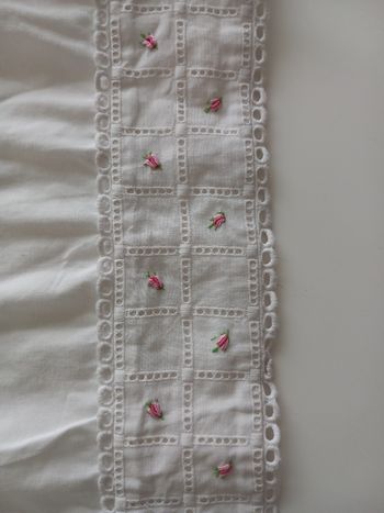 Drap ancien bébé brodé