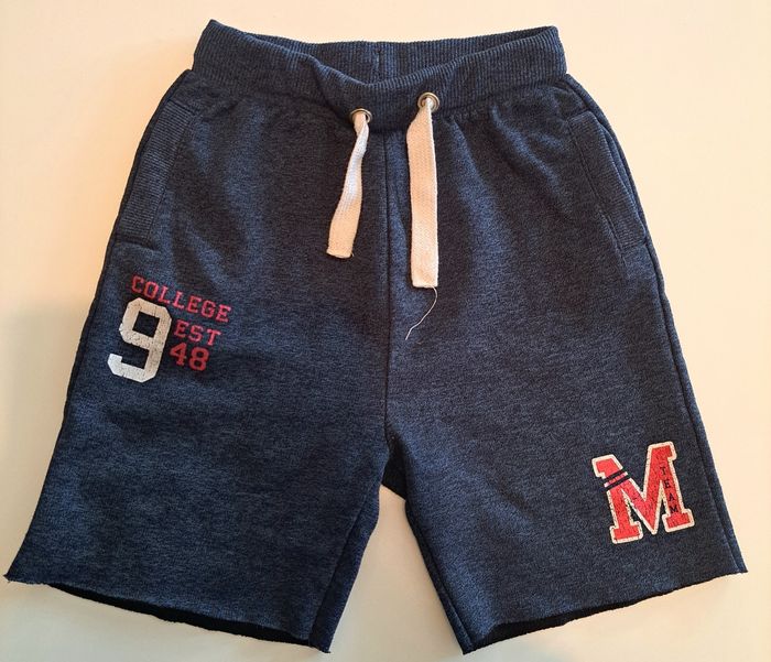 Short molleton garçon 5 ans TBE - photo numéro 2