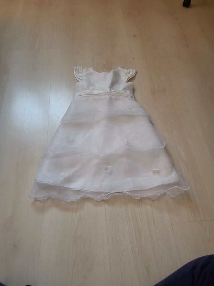 Robe blanche de ceremonie