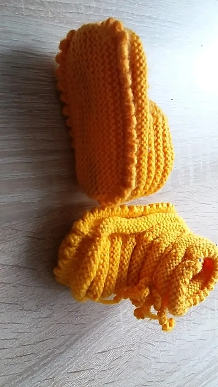 Chaussons tricotés à la main naissance - photo numéro 4