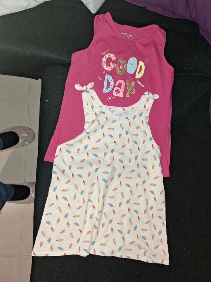 2 debardeurs T 10ans bon etat