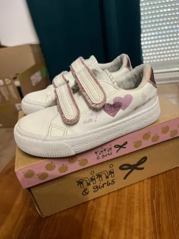 Basket taille 26 blanche et violette