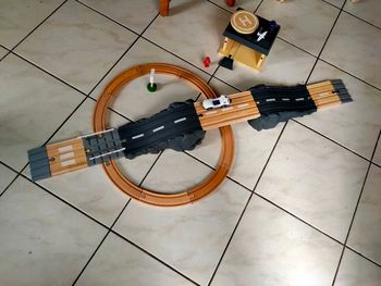 Circuit route et rails en bois