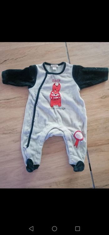 Pyjama et bodies 1 mois