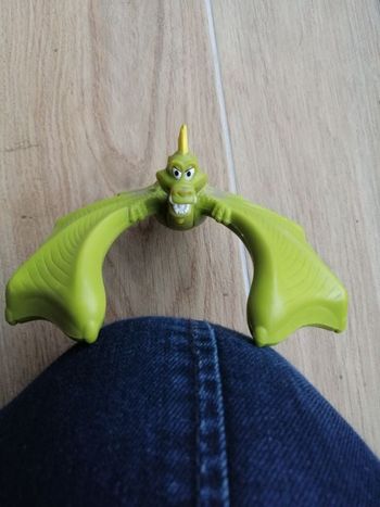 Figurine Dragon collector McDonald's en très bon état