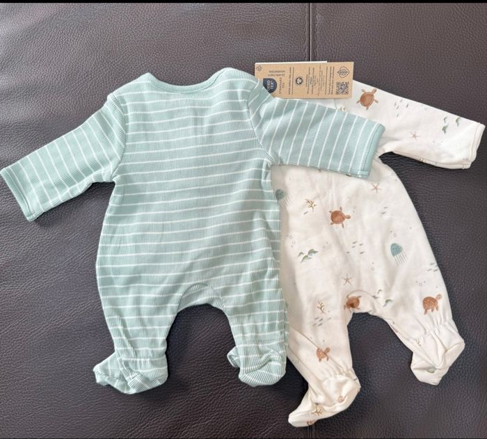 Lot de deux pyjamas neufs