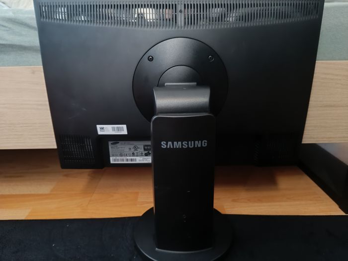 Écran Samsung , clavier HP , câbles d'alimentation - photo numéro 4