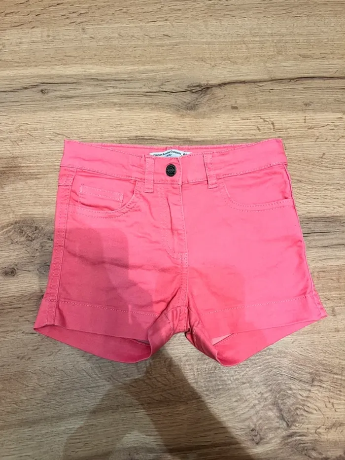 Short 6 ans parfait état