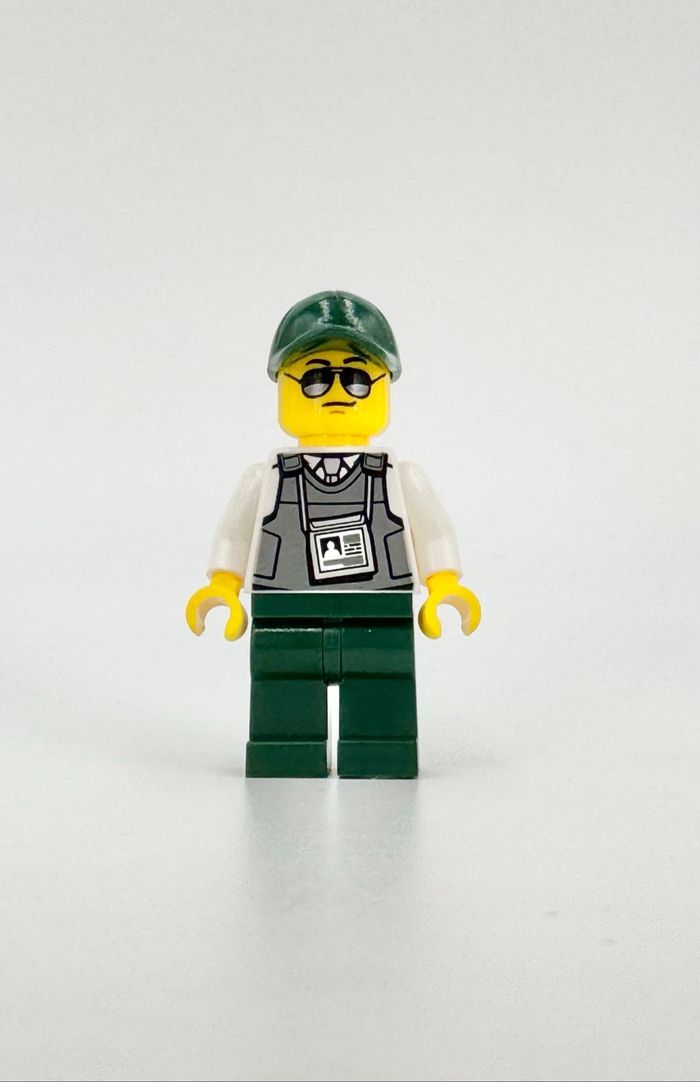 Lego Figurines City : L’Agent de Sécurité du Train Cargo 60198 - NEUF