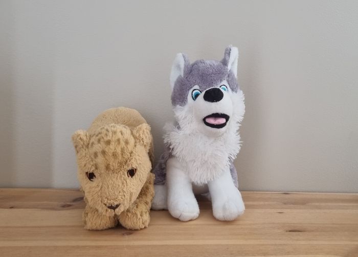 Peluches lionceau et chien