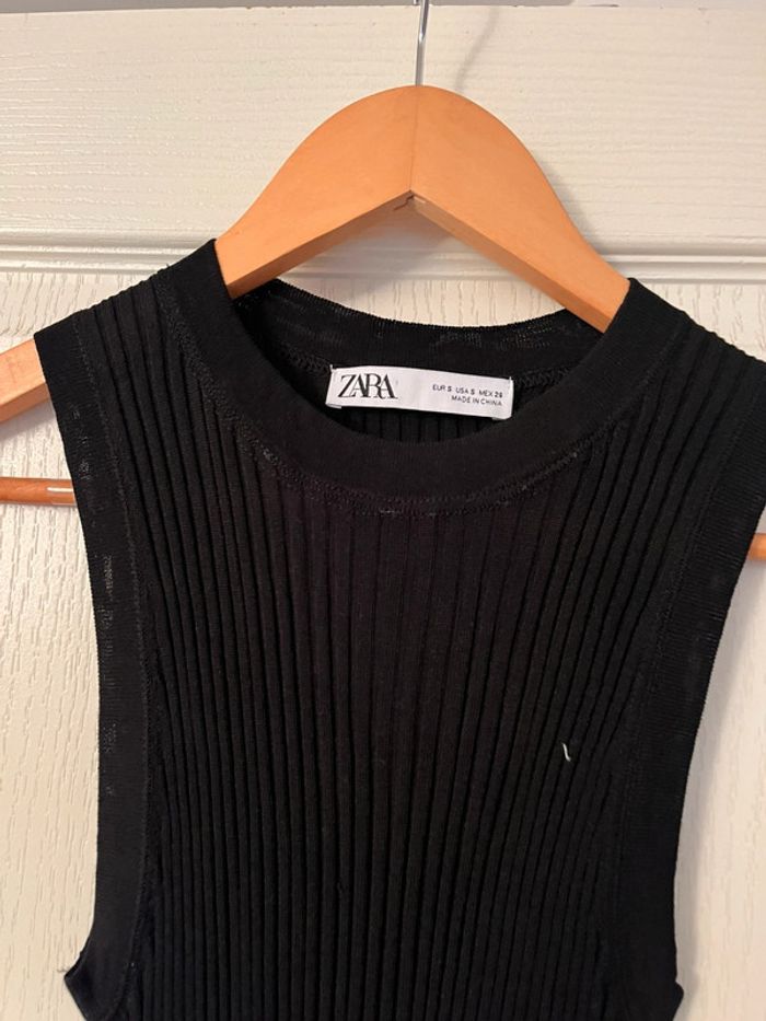Robe noir moulante sans manche taille s marque Zara - photo numéro 2