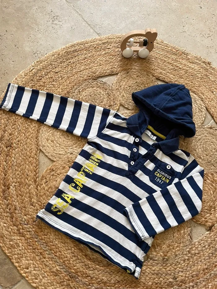 T-shirt manches longues avec capuche 24 mois