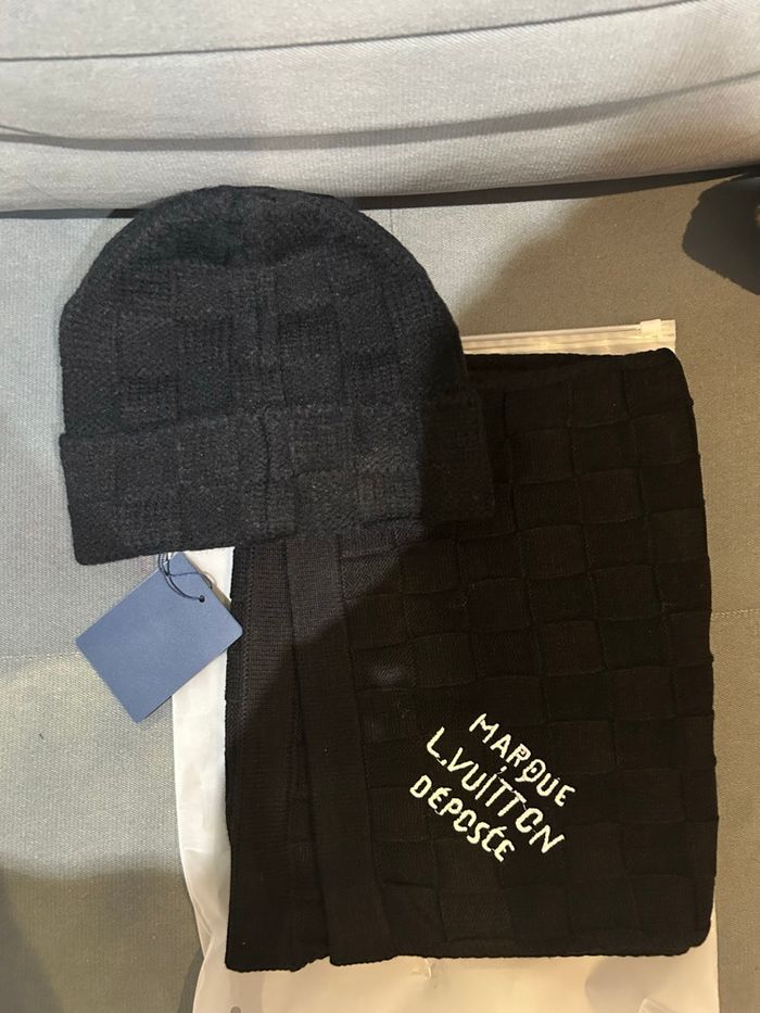Bonnet et écharpe Lv - photo numéro 2